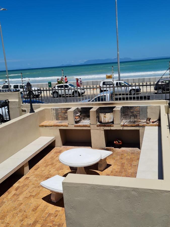 Silver Lining Beach Apartment *